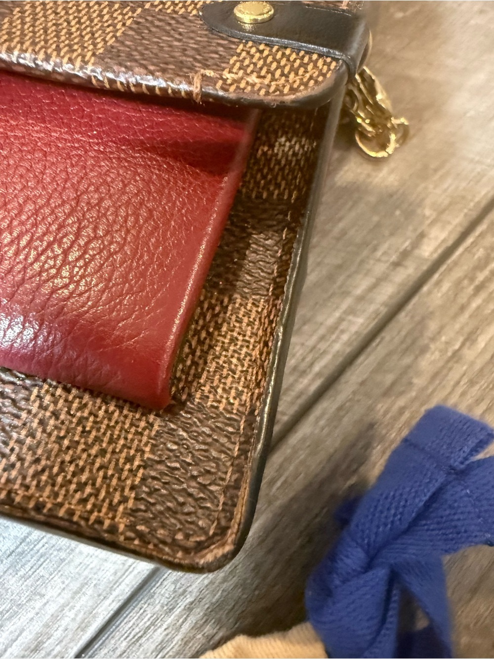 Women’s Red Leather Chain-Handle Shoulder Bag - Picture 11 of 16